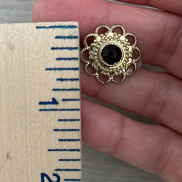 Bundle of gold fashion earrings - Picture 9 of 10